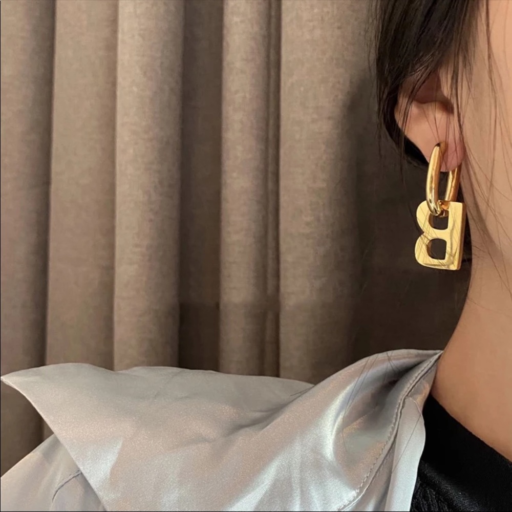 B earrings - Picture 5 of 5